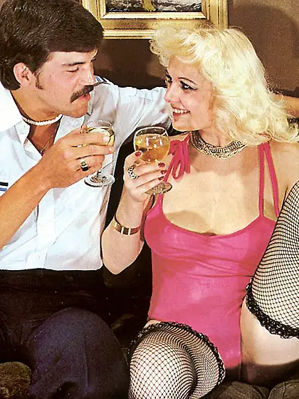 Blonde retro lady sucks