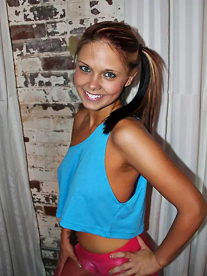 Seducing babe Bailey Knox stays out of the panty and also flashe