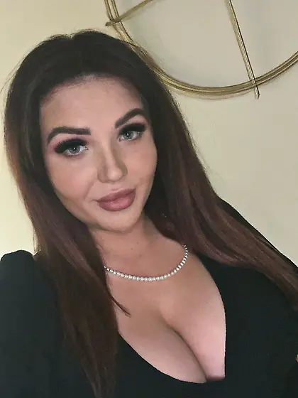 Fat Ass PAWG shows off