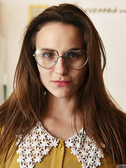 Nerdy tramp floor ankles