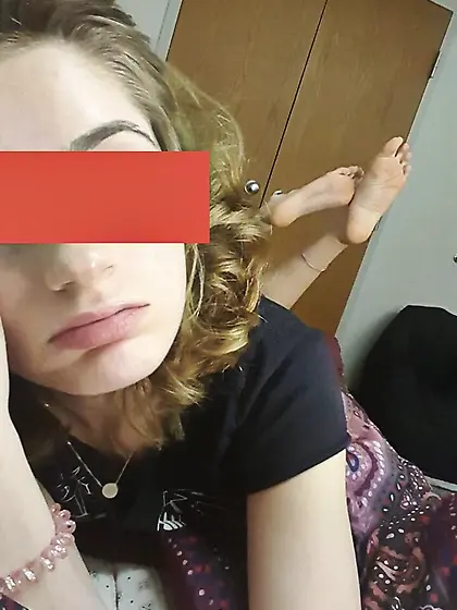 Jerk for stupid college slut feet soles