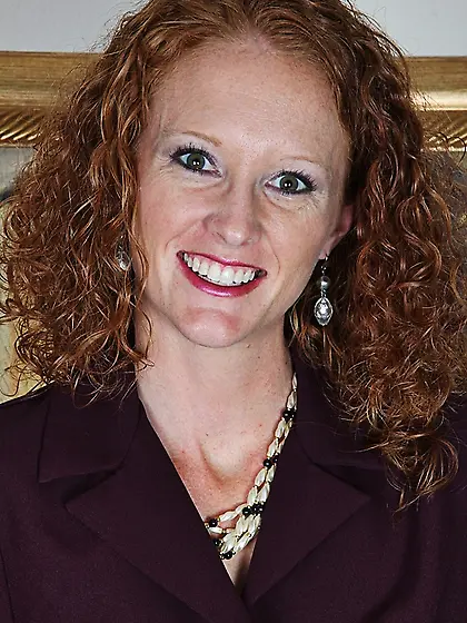 Slim brunette cougar fingers