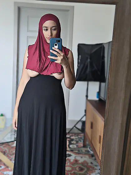 Cleavage,  Nip slip and down blouse