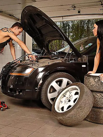 Cristina Bella takes her slutty clothes off and gets her hungry