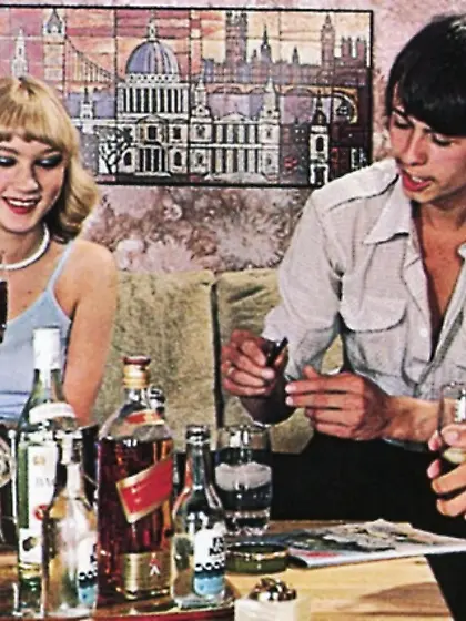 Hot beauties go for two young boys'cocks