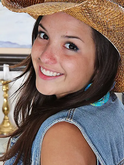 Stetson-wearing cowgirl-ish teen beauty undressing on camera