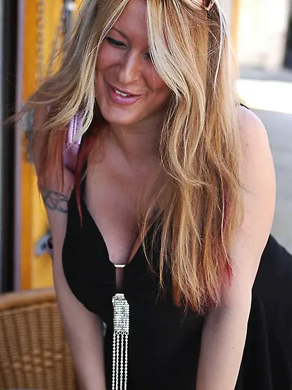 Summer Sinn gets rid of her sexy black dress,  sucks cock and get