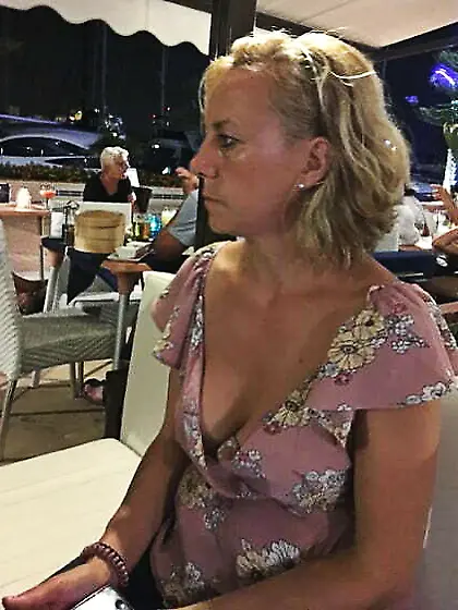 Sexy cleavage,  downblouse