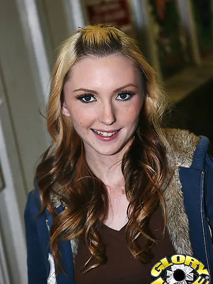 Slim wench enjoys blowing meaty black pecker through the glory-h