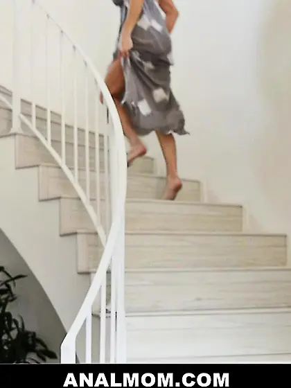 Boy blows load on stepmom's ass after anal 