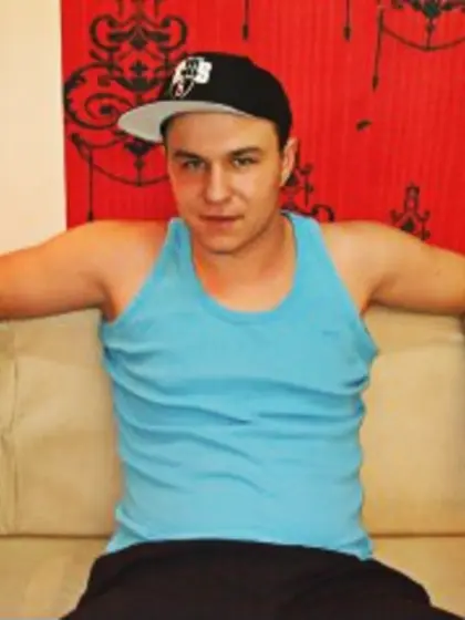 Brunette keithanderson perform dildo