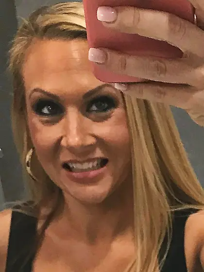 Averil really enjoyed Kristen eating her out