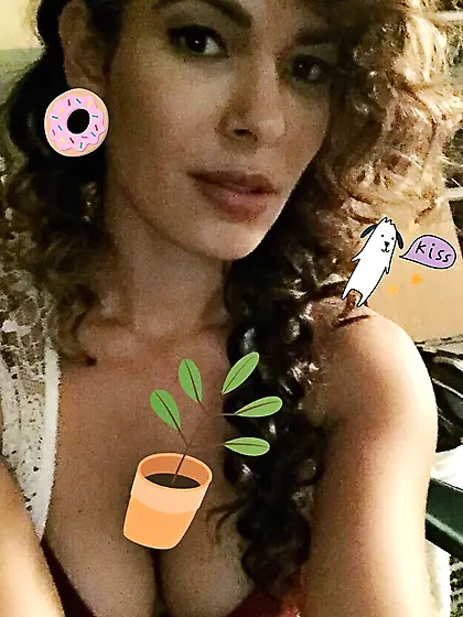 Nadine Velazquez Cleavage Photos