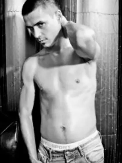 Brunette Alandumont Zoom.