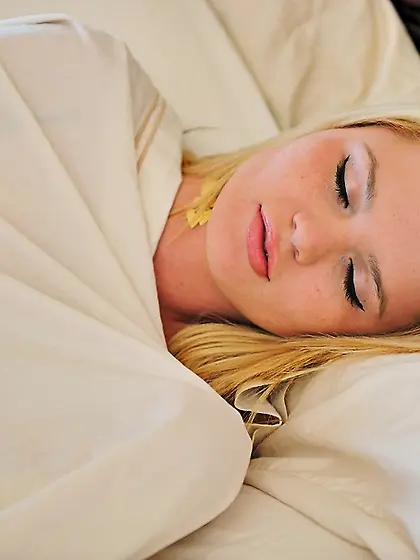 First time Alexis Ford nipple stretching