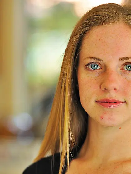 Sexy blonde Amber Grand fists her tight cooch and enjoys herself