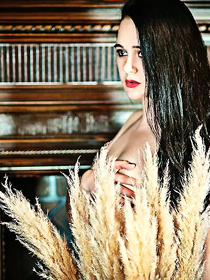 Straight brown eyes girl