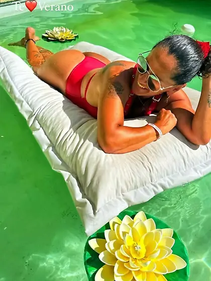 Milf hot cameltoe and ass