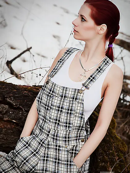 Great looking redhead Gabrielle Lupin lifting t-shirt and showin