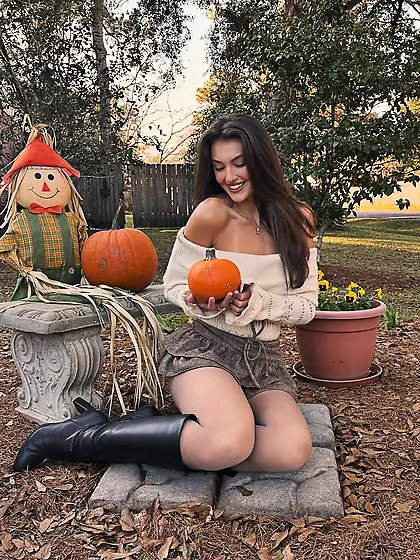 Rachel Pizzolato Thanksgiving Photoshoot 11/27/25