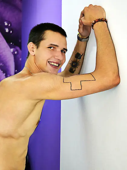 White young man nicreadytoplay