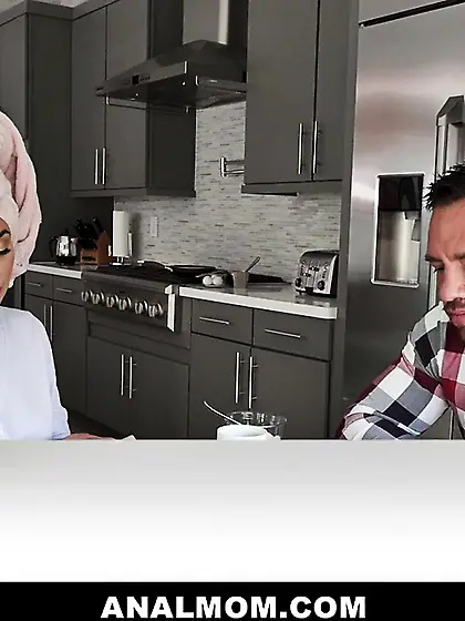 Pantiless dame dicked in the ass 