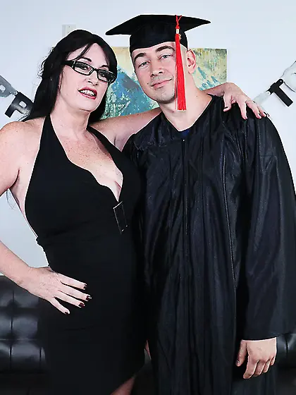 Kinky MILF Sherry Stunns enjoys giving her hung stepson a handjo