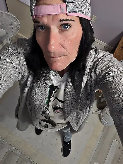 Chubby tranny slut rides the big ones