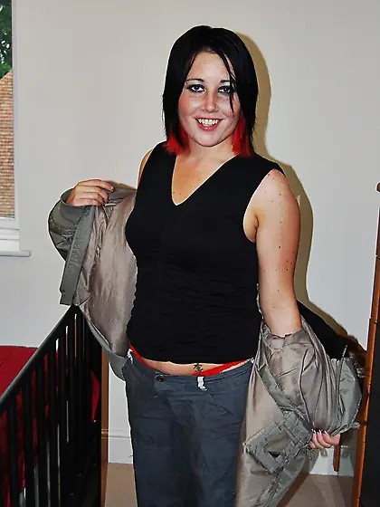 25 yo Brunette Kaicee Hand jobs