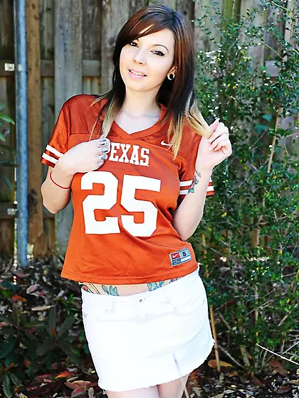 Hottest bimbo Ivy Jean is demonstrating the beautiful naked body