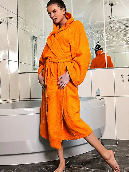 Monika Benz takes her bathrobe in the shower and shows us her fa