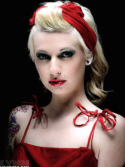 Hot blonde lady Lynn Pops strips her red dress and shows us her