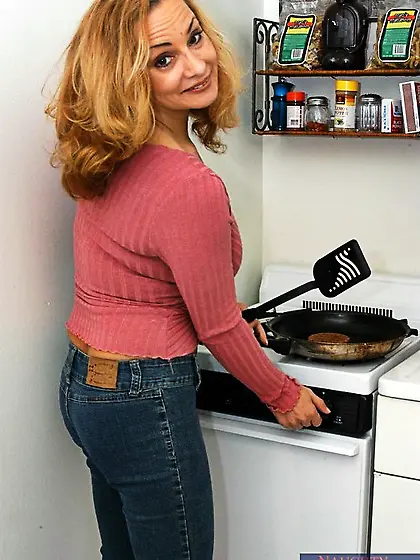 Good looking housewife Rebecca Bardoux doing a deep throat and g