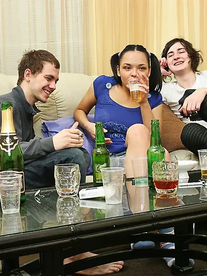 Drunk 18 year old brunette girl Valeska Nubiles sucks and fucks