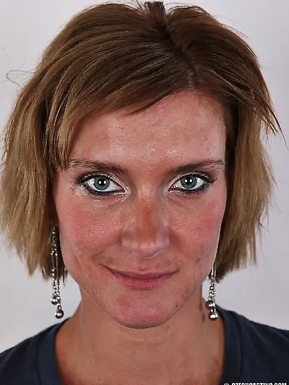 Lush got naked and jumped on a stool spreading skinny legs wide