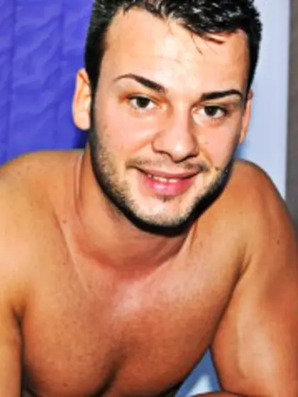 22 yo brunette Francolove.