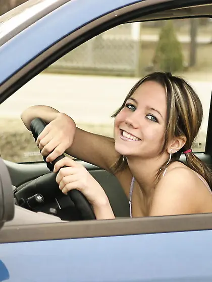 Cute teen gal Andi Pink takes off her clothes in the car and exp