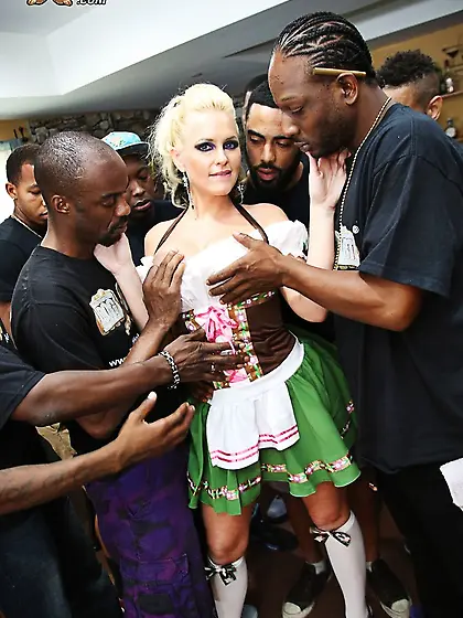 Mature blonde interracial blowbang