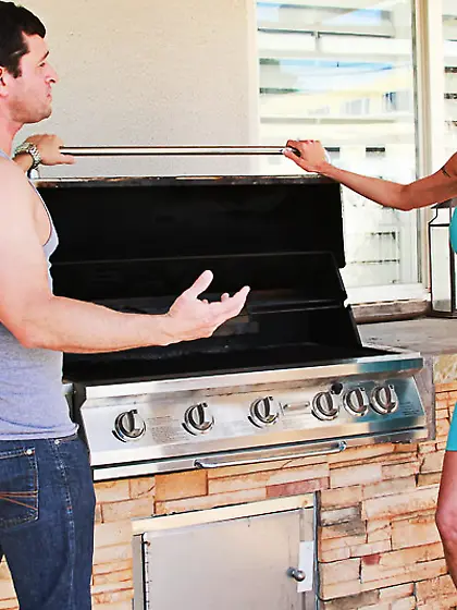 Big titted milf Emma Starr is feeding man with the nub juices an