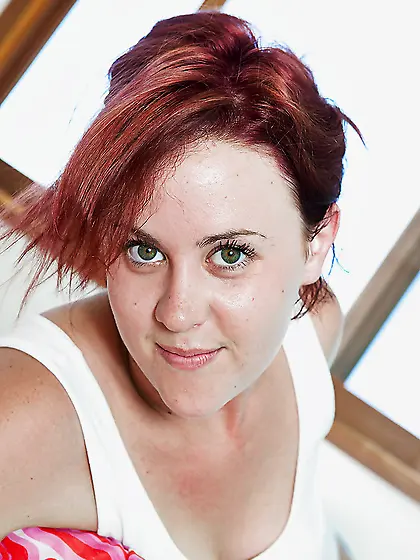 Hot pussy feels great while getting fucked by a large toy