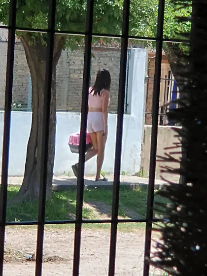 Espiando culos y tetas en la calle