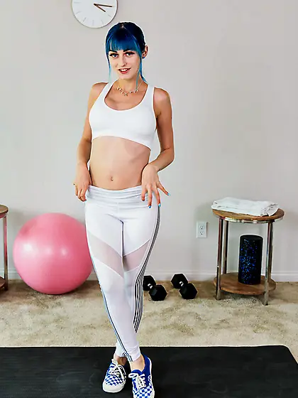 Jewelz Blue posing naked in front of the camera