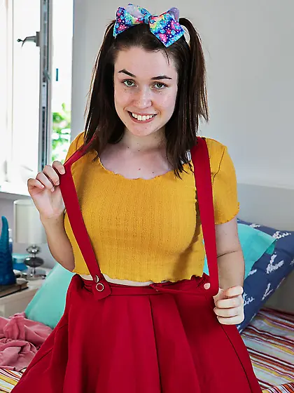 Girl with curves and bush wants to fuck all kinds of freaky toys