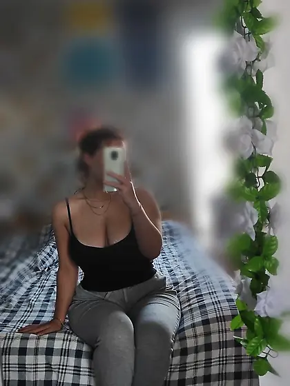 Big hips and butt in bed