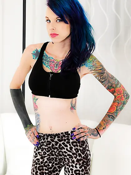 Kinky punk chick shows