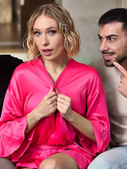 Angelika Grays shows off her mind-blowing anal riding skills