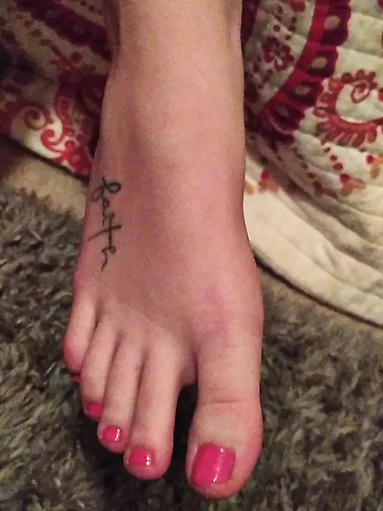Andra's candid feet and face