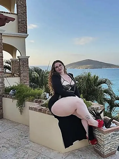 Soha hot call girl available for night all dubai