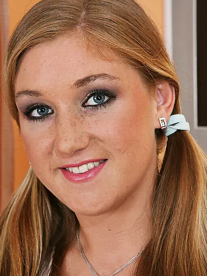 Busty brunette Jana Maho knows to be recorded so she pleasingly