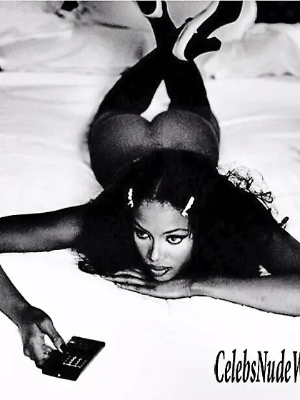 Topless pics of Naomi Campbell